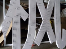 麗楓酒店沖孔字